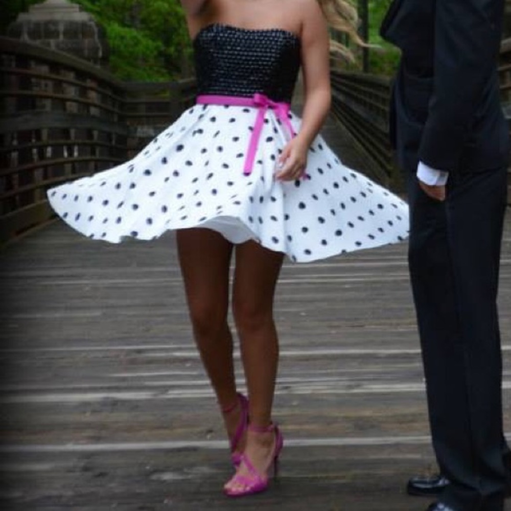 Dress - Picture 3 of 4